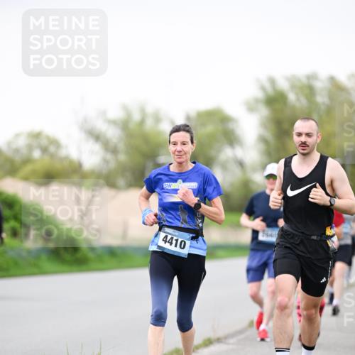 07.04.2024 - 43. Internationalen Wilhelmsburger Insellauf Dr. Thomas Lammeyer http://msf.ph/oto/6040214 07.04.2024 10:34:32 Laufen 4410 meine-sportfotos.de