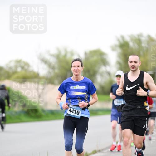 07.04.2024 - 43. Internationalen Wilhelmsburger Insellauf Dr. Thomas Lammeyer http://msf.ph/oto/6040215 07.04.2024 10:34:32 Laufen 4410 meine-sportfotos.de