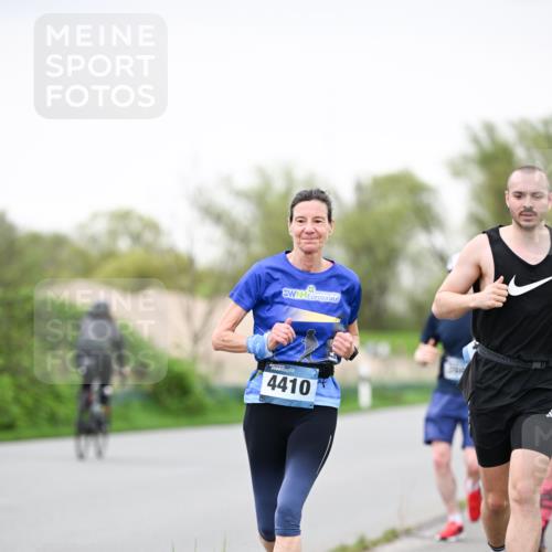 07.04.2024 - 43. Internationalen Wilhelmsburger Insellauf Dr. Thomas Lammeyer http://msf.ph/oto/6040217 07.04.2024 10:34:33 Laufen 4410 meine-sportfotos.de