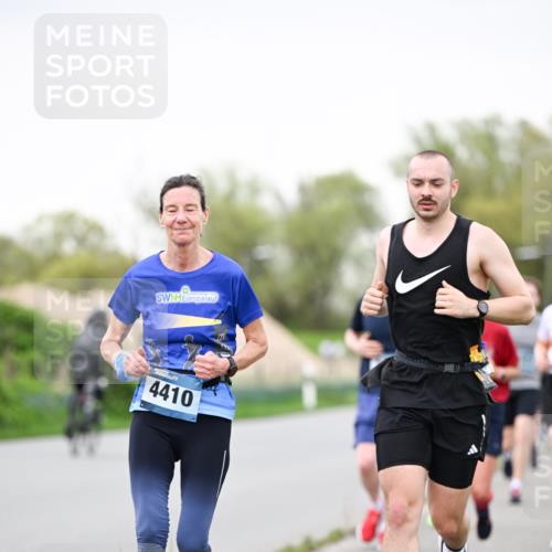 07.04.2024 - 43. Internationalen Wilhelmsburger Insellauf Dr. Thomas Lammeyer http://msf.ph/oto/6040220 07.04.2024 10:34:33 Laufen 4410 meine-sportfotos.de