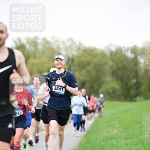 07.04.2024 - 43. Internationalen Wilhelmsburger Insellauf Dr. Thomas Lammeyer http://msf.ph/oto/6040223 07.04.2024 10:34:34 Laufen 842, 3841, 31 meine-sportfotos.de