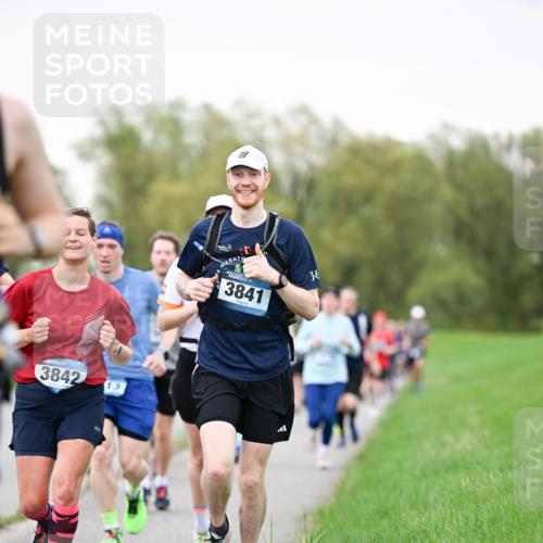 07.04.2024 - 43. Internationalen Wilhelmsburger Insellauf Dr. Thomas Lammeyer http://msf.ph/oto/6040228 07.04.2024 10:34:35 Laufen 36, 3841, 36, 3842, 13 meine-sportfotos.de