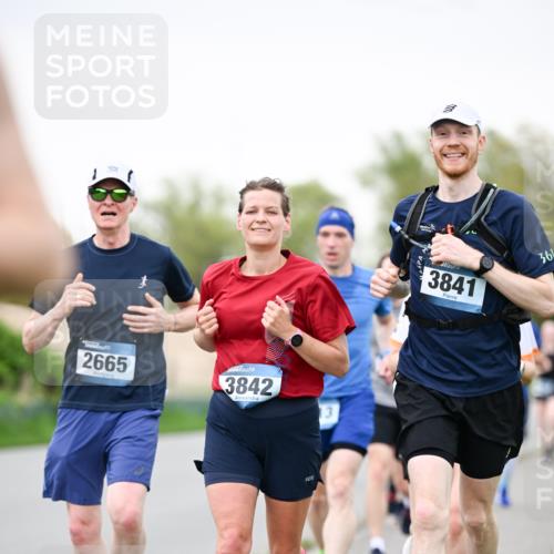 07.04.2024 - 43. Internationalen Wilhelmsburger Insellauf Dr. Thomas Lammeyer http://msf.ph/oto/6040230 07.04.2024 10:34:36 Laufen 2665, 3842, 3841, 361, 44 meine-sportfotos.de