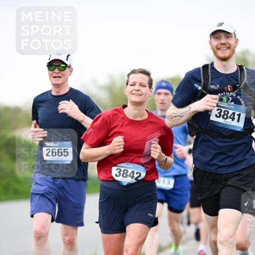 07.04.2024 - 43. Internationalen Wilhelmsburger Insellauf Dr. Thomas Lammeyer http://msf.ph/oto/6040233 07.04.2024 10:34:36 Laufen 2665, 3842, 3841 meine-sportfotos.de
