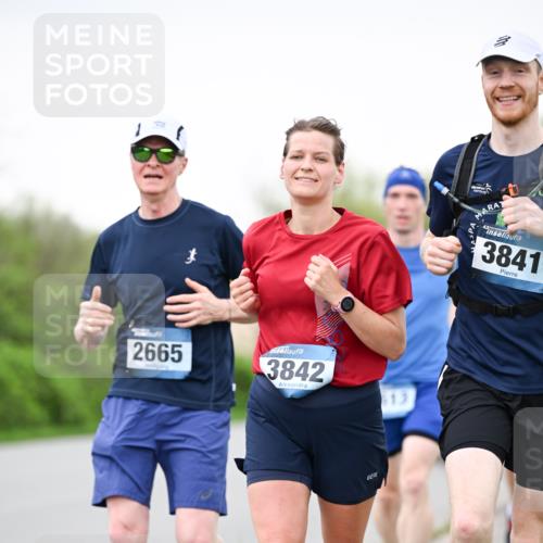 07.04.2024 - 43. Internationalen Wilhelmsburger Insellauf Dr. Thomas Lammeyer http://msf.ph/oto/6040235 07.04.2024 10:34:36 Laufen 2665, 3842, 613, 3841 meine-sportfotos.de