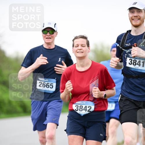 07.04.2024 - 43. Internationalen Wilhelmsburger Insellauf Dr. Thomas Lammeyer http://msf.ph/oto/6040236 07.04.2024 10:34:36 Laufen 2665, 3842, 3841 meine-sportfotos.de