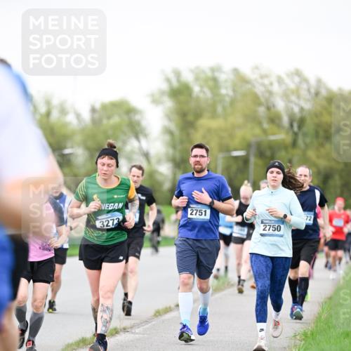 07.04.2024 - 43. Internationalen Wilhelmsburger Insellauf Dr. Thomas Lammeyer http://msf.ph/oto/6040243 07.04.2024 10:34:39 Laufen 2751, 3273, 2750, 72 meine-sportfotos.de