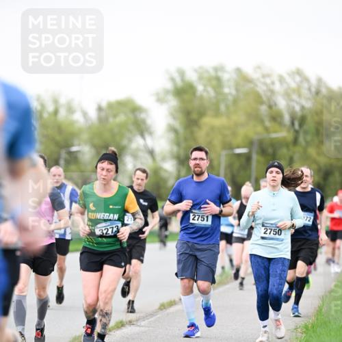 07.04.2024 - 43. Internationalen Wilhelmsburger Insellauf Dr. Thomas Lammeyer http://msf.ph/oto/6040244 07.04.2024 10:34:39 Laufen 72, 2751, 2750, 3273 meine-sportfotos.de