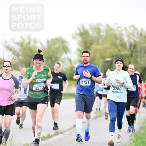 07.04.2024 - 43. Internationalen Wilhelmsburger Insellauf Dr. Thomas Lammeyer http://msf.ph/oto/6040248 07.04.2024 10:34:39 Laufen 4367, 3273, 2141, 2751, 2750, 12 meine-sportfotos.de
