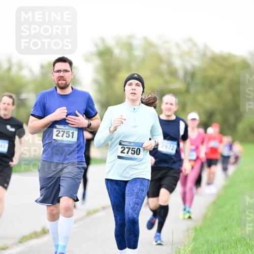 07.04.2024 - 43. Internationalen Wilhelmsburger Insellauf Dr. Thomas Lammeyer http://msf.ph/oto/6040257 07.04.2024 10:34:41 Laufen 2751, 2750, 2972 meine-sportfotos.de