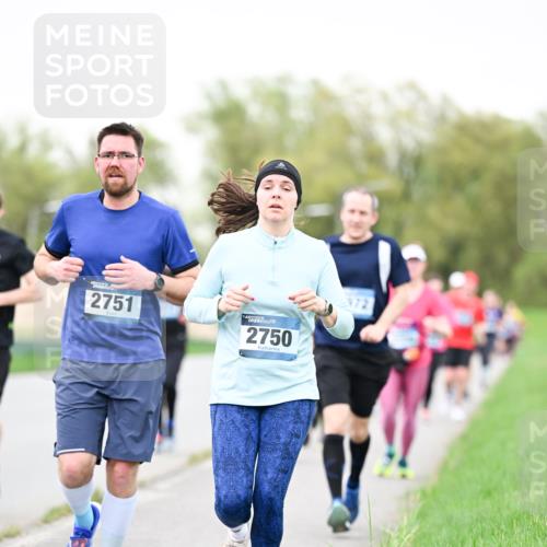 07.04.2024 - 43. Internationalen Wilhelmsburger Insellauf Dr. Thomas Lammeyer http://msf.ph/oto/6040259 07.04.2024 10:34:41 Laufen 2751, 2750, 972 meine-sportfotos.de