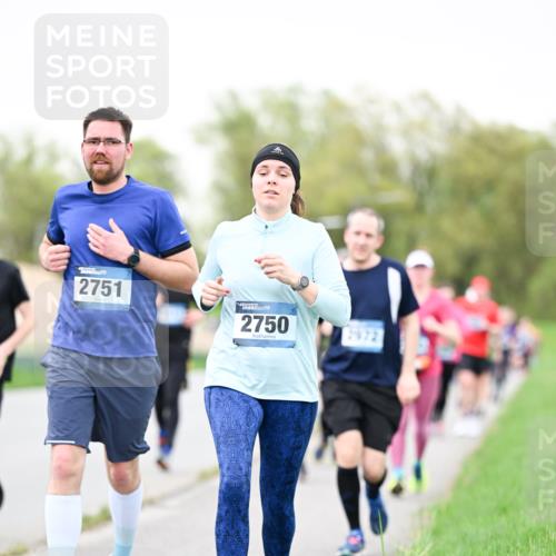 07.04.2024 - 43. Internationalen Wilhelmsburger Insellauf Dr. Thomas Lammeyer http://msf.ph/oto/6040260 07.04.2024 10:34:41 Laufen 2751, 2750, 2972 meine-sportfotos.de