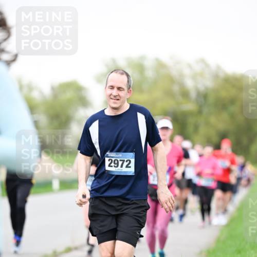 07.04.2024 - 43. Internationalen Wilhelmsburger Insellauf Dr. Thomas Lammeyer http://msf.ph/oto/6040273 07.04.2024 10:34:44 Laufen 2972 meine-sportfotos.de