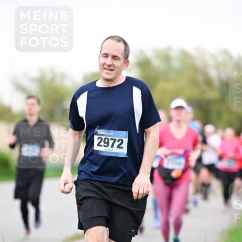 07.04.2024 - 43. Internationalen Wilhelmsburger Insellauf Dr. Thomas Lammeyer http://msf.ph/oto/6040278 07.04.2024 10:34:44 Laufen 2972 meine-sportfotos.de