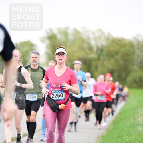 07.04.2024 - 43. Internationalen Wilhelmsburger Insellauf Dr. Thomas Lammeyer http://msf.ph/oto/6040282 07.04.2024 10:34:45 Laufen 9, 99, 2724, 2250 meine-sportfotos.de