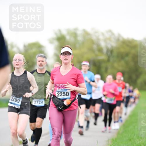 07.04.2024 - 43. Internationalen Wilhelmsburger Insellauf Dr. Thomas Lammeyer http://msf.ph/oto/6040283 07.04.2024 10:34:45 Laufen 2399, 2399, 2724, 2250 meine-sportfotos.de
