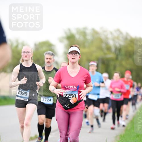 07.04.2024 - 43. Internationalen Wilhelmsburger Insellauf Dr. Thomas Lammeyer http://msf.ph/oto/6040284 07.04.2024 10:34:46 Laufen 2399, 2399, 2724, 2250 meine-sportfotos.de