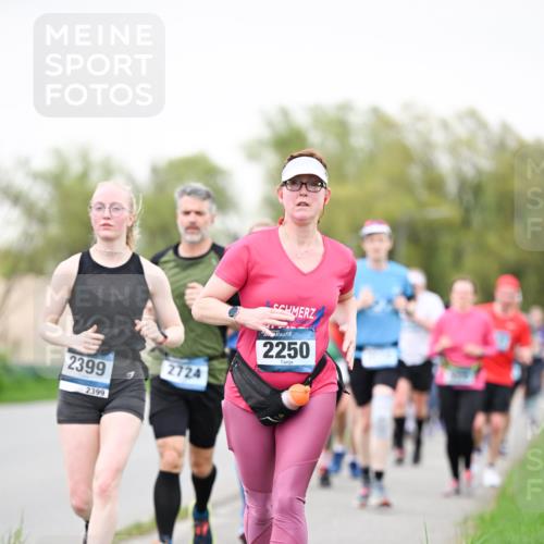 07.04.2024 - 43. Internationalen Wilhelmsburger Insellauf Dr. Thomas Lammeyer http://msf.ph/oto/6040285 07.04.2024 10:34:46 Laufen 2399, 2399, 2724, 2250 meine-sportfotos.de