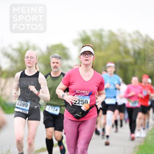 07.04.2024 - 43. Internationalen Wilhelmsburger Insellauf Dr. Thomas Lammeyer http://msf.ph/oto/6040286 07.04.2024 10:34:46 Laufen 2399, 2399, 2724, 2250 meine-sportfotos.de