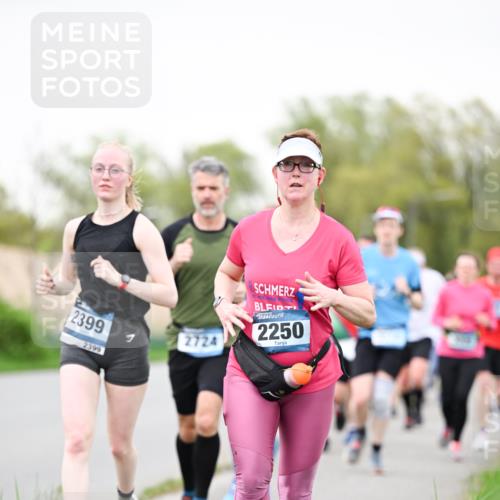 07.04.2024 - 43. Internationalen Wilhelmsburger Insellauf Dr. Thomas Lammeyer http://msf.ph/oto/6040287 07.04.2024 10:34:46 Laufen 2399, 2399, 2724, 2250 meine-sportfotos.de