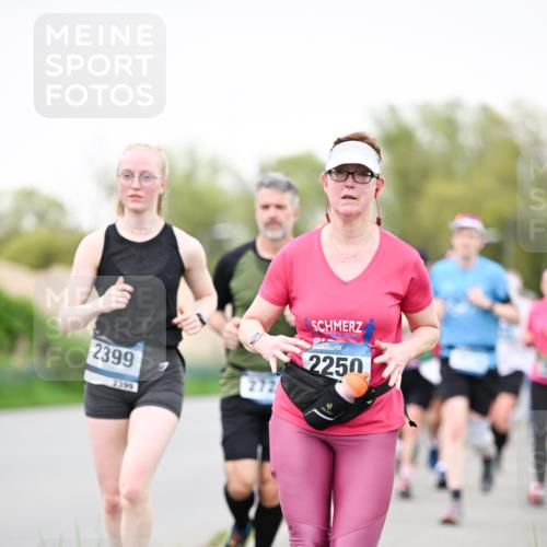 07.04.2024 - 43. Internationalen Wilhelmsburger Insellauf Dr. Thomas Lammeyer http://msf.ph/oto/6040289 07.04.2024 10:34:46 Laufen 2399, 2399, 212, 2250 meine-sportfotos.de