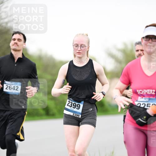 07.04.2024 - 43. Internationalen Wilhelmsburger Insellauf Dr. Thomas Lammeyer http://msf.ph/oto/6040291 07.04.2024 10:34:47 Laufen 2642, 2399, 2399, 225 meine-sportfotos.de