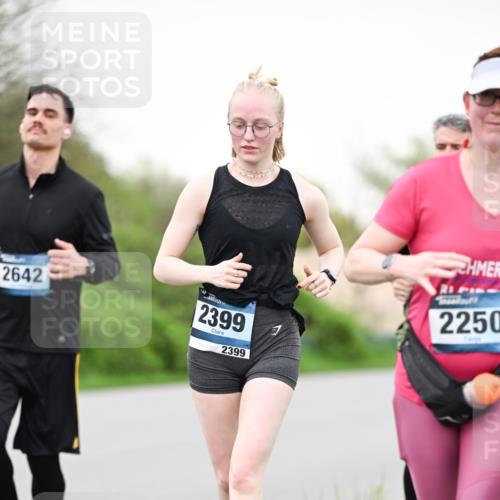 07.04.2024 - 43. Internationalen Wilhelmsburger Insellauf Dr. Thomas Lammeyer http://msf.ph/oto/6040292 07.04.2024 10:34:47 Laufen 2642, 2399, 2399, 2250 meine-sportfotos.de