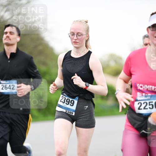 07.04.2024 - 43. Internationalen Wilhelmsburger Insellauf Dr. Thomas Lammeyer http://msf.ph/oto/6040294 07.04.2024 10:34:47 Laufen 2642, 2399, 2399, 2, 2250 meine-sportfotos.de