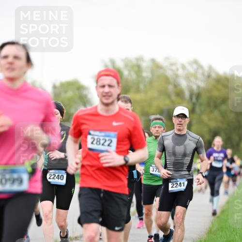 07.04.2024 - 43. Internationalen Wilhelmsburger Insellauf Dr. Thomas Lammeyer http://msf.ph/oto/6040314 07.04.2024 10:34:52 Laufen 099, 2240, 2822, 378, 2241, 3 meine-sportfotos.de