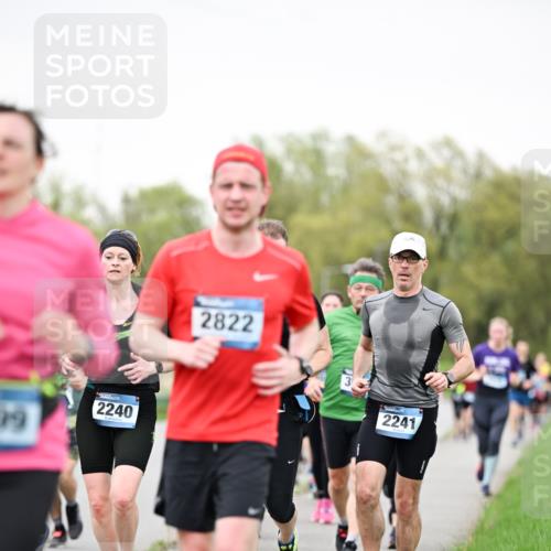 07.04.2024 - 43. Internationalen Wilhelmsburger Insellauf Dr. Thomas Lammeyer http://msf.ph/oto/6040315 07.04.2024 10:34:52 Laufen 99, 2240, 2822, 2241 meine-sportfotos.de