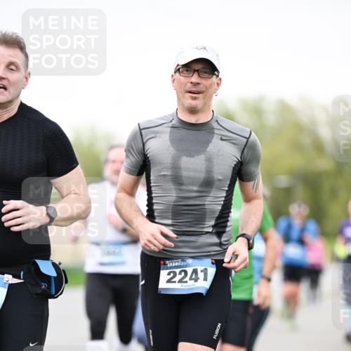 07.04.2024 - 43. Internationalen Wilhelmsburger Insellauf Dr. Thomas Lammeyer http://msf.ph/oto/6040330 07.04.2024 10:34:55 Laufen 2241 meine-sportfotos.de