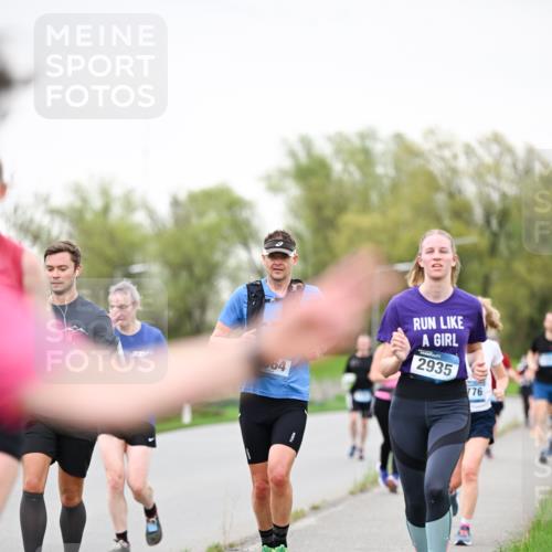 07.04.2024 - 43. Internationalen Wilhelmsburger Insellauf Dr. Thomas Lammeyer http://msf.ph/oto/6040342 07.04.2024 10:34:59 Laufen 64, 2935, 776 meine-sportfotos.de