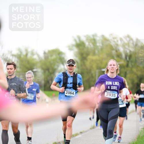 07.04.2024 - 43. Internationalen Wilhelmsburger Insellauf Dr. Thomas Lammeyer http://msf.ph/oto/6040343 07.04.2024 10:34:59 Laufen 302, 3028, 155, 2064, 2935, 776 meine-sportfotos.de