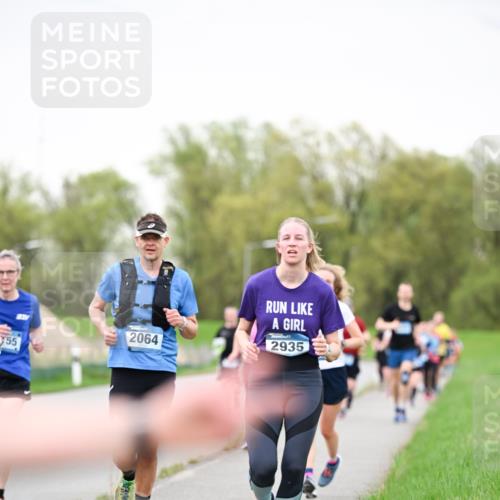 07.04.2024 - 43. Internationalen Wilhelmsburger Insellauf Dr. Thomas Lammeyer http://msf.ph/oto/6040344 07.04.2024 10:34:59 Laufen 2064, 355, 2935 meine-sportfotos.de