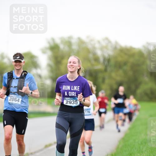 07.04.2024 - 43. Internationalen Wilhelmsburger Insellauf Dr. Thomas Lammeyer http://msf.ph/oto/6040347 07.04.2024 10:35:00 Laufen 2064, 2935, 776 meine-sportfotos.de