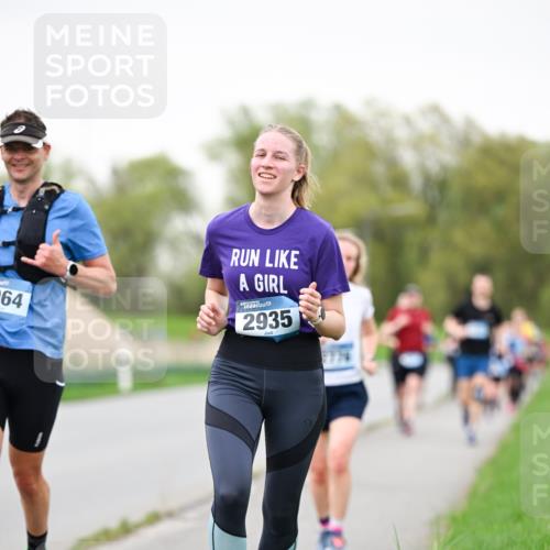 07.04.2024 - 43. Internationalen Wilhelmsburger Insellauf Dr. Thomas Lammeyer http://msf.ph/oto/6040353 07.04.2024 10:35:01 Laufen 64, 2935, 2776 meine-sportfotos.de