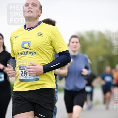 07.04.2024 - 43. Internationalen Wilhelmsburger Insellauf Dr. Thomas Lammeyer http://msf.ph/oto/6040447 07.04.2024 10:35:23 Laufen 29 meine-sportfotos.de