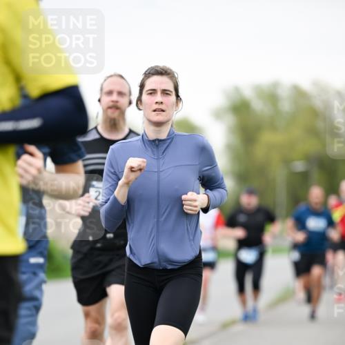 07.04.2024 - 43. Internationalen Wilhelmsburger Insellauf Dr. Thomas Lammeyer http://msf.ph/oto/6040450 07.04.2024 10:35:23 Laufen 25 meine-sportfotos.de