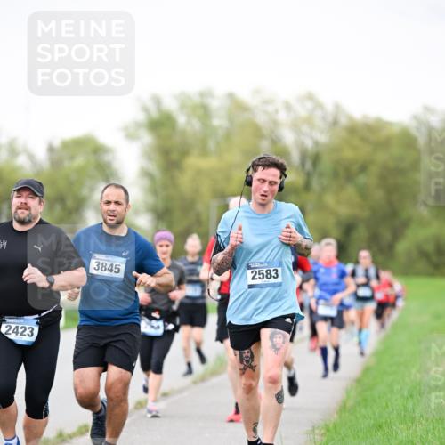 07.04.2024 - 43. Internationalen Wilhelmsburger Insellauf Dr. Thomas Lammeyer http://msf.ph/oto/6040461 07.04.2024 10:35:27 Laufen 2423, 3845, 2583 meine-sportfotos.de