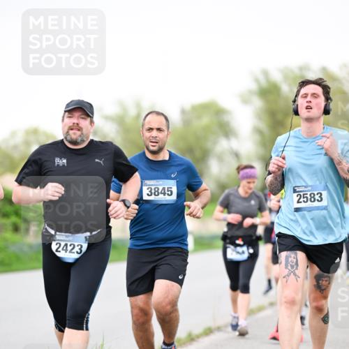 07.04.2024 - 43. Internationalen Wilhelmsburger Insellauf Dr. Thomas Lammeyer http://msf.ph/oto/6040467 07.04.2024 10:35:28 Laufen 2423, 3845, 2583 meine-sportfotos.de