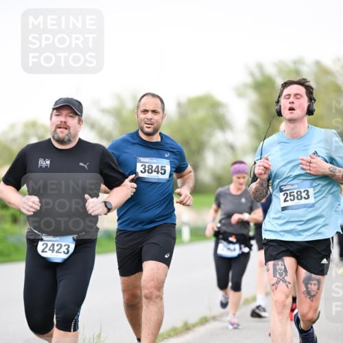 07.04.2024 - 43. Internationalen Wilhelmsburger Insellauf Dr. Thomas Lammeyer http://msf.ph/oto/6040468 07.04.2024 10:35:28 Laufen 2423, 3845, 2583 meine-sportfotos.de