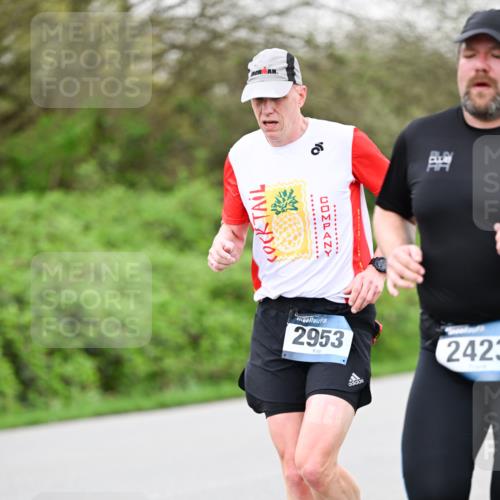 07.04.2024 - 43. Internationalen Wilhelmsburger Insellauf Dr. Thomas Lammeyer http://msf.ph/oto/6040474 07.04.2024 10:35:30 Laufen 160, 2953, 2423 meine-sportfotos.de