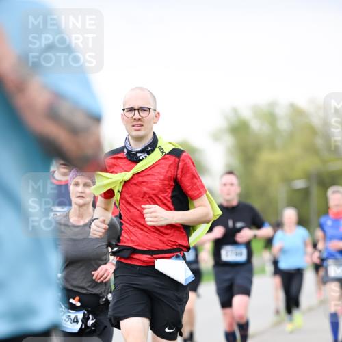 07.04.2024 - 43. Internationalen Wilhelmsburger Insellauf Dr. Thomas Lammeyer http://msf.ph/oto/6040476 07.04.2024 10:35:31 Laufen 54 meine-sportfotos.de