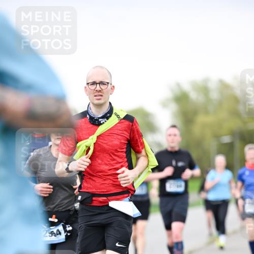07.04.2024 - 43. Internationalen Wilhelmsburger Insellauf Dr. Thomas Lammeyer http://msf.ph/oto/6040477 07.04.2024 10:35:31 Laufen 554 meine-sportfotos.de