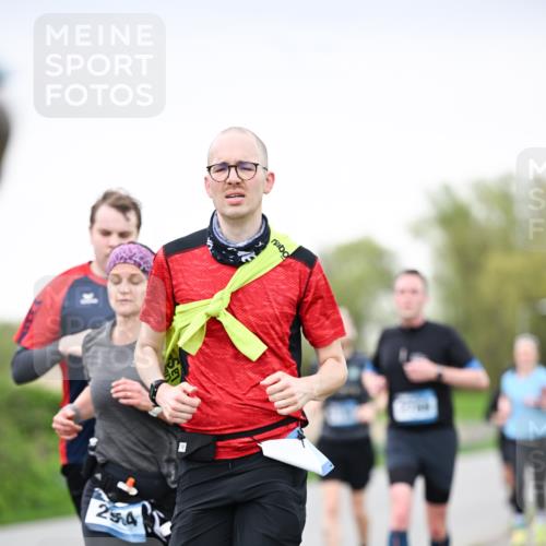 07.04.2024 - 43. Internationalen Wilhelmsburger Insellauf Dr. Thomas Lammeyer http://msf.ph/oto/6040478 07.04.2024 10:35:32 Laufen 254 meine-sportfotos.de