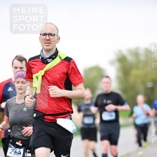 07.04.2024 - 43. Internationalen Wilhelmsburger Insellauf Dr. Thomas Lammeyer http://msf.ph/oto/6040479 07.04.2024 10:35:32 Laufen 254 meine-sportfotos.de