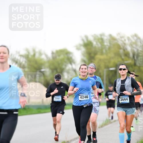 07.04.2024 - 43. Internationalen Wilhelmsburger Insellauf Dr. Thomas Lammeyer http://msf.ph/oto/6040507 07.04.2024 10:35:38 Laufen 2991, 4246, 3444 meine-sportfotos.de