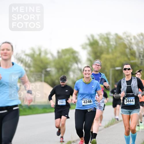 07.04.2024 - 43. Internationalen Wilhelmsburger Insellauf Dr. Thomas Lammeyer http://msf.ph/oto/6040508 07.04.2024 10:35:38 Laufen 2991, 4246, 3444 meine-sportfotos.de