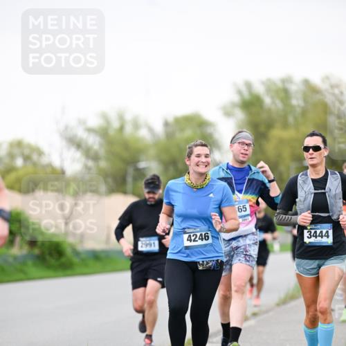 07.04.2024 - 43. Internationalen Wilhelmsburger Insellauf Dr. Thomas Lammeyer http://msf.ph/oto/6040511 07.04.2024 10:35:39 Laufen 2991, 4246, 65, 3865, 3444 meine-sportfotos.de