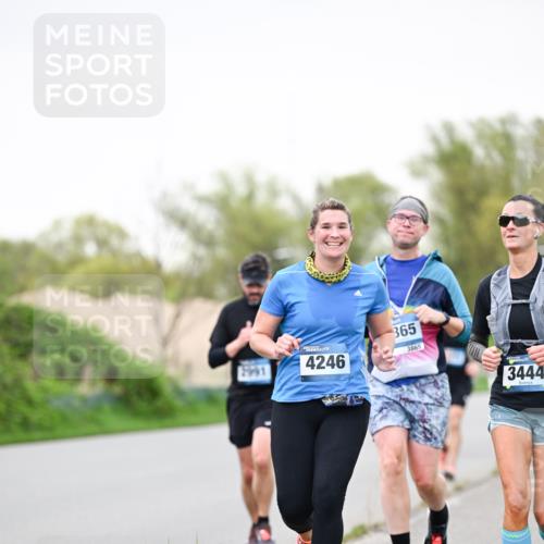 07.04.2024 - 43. Internationalen Wilhelmsburger Insellauf Dr. Thomas Lammeyer http://msf.ph/oto/6040515 07.04.2024 10:35:39 Laufen 4246, 365, 3865, 3444 meine-sportfotos.de